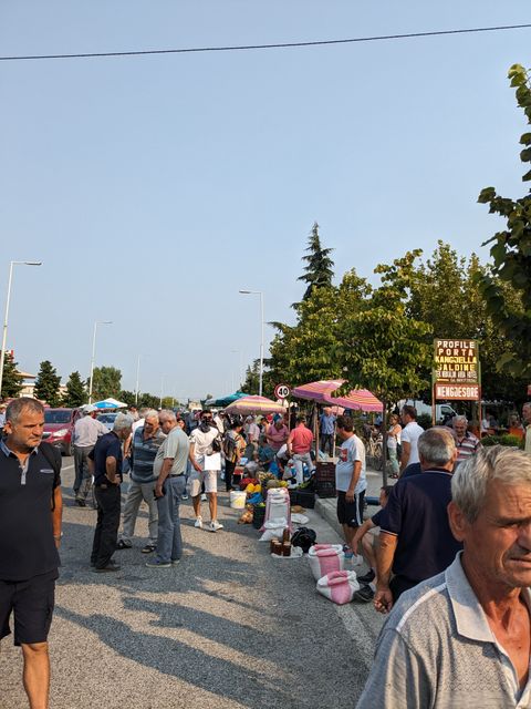 Street market in Gosë